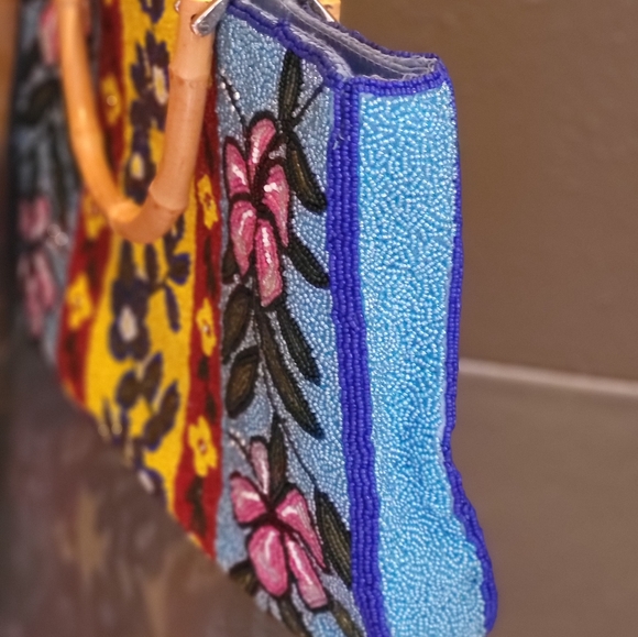 Handmade beaded tote with bamboo handles - Picture 3 of 8